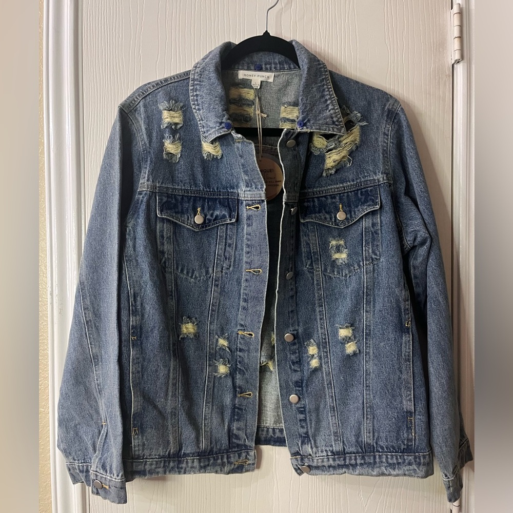 🛍️NEW Women’s Honey Punch Large Distressed Light Blue Jean Jacket